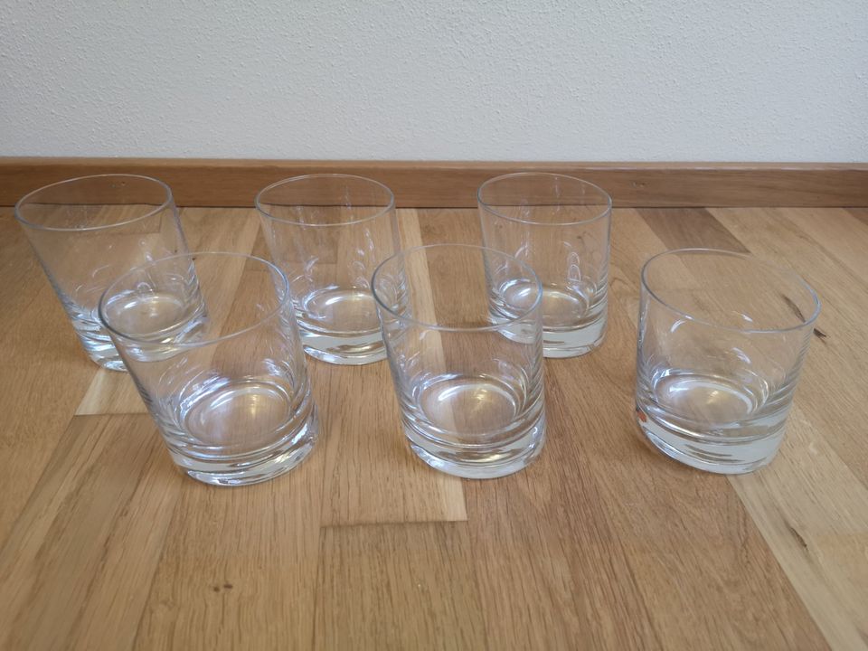 Neuwertig 6 Stück ausgefallene Gläser schräg in Oberstenfeld