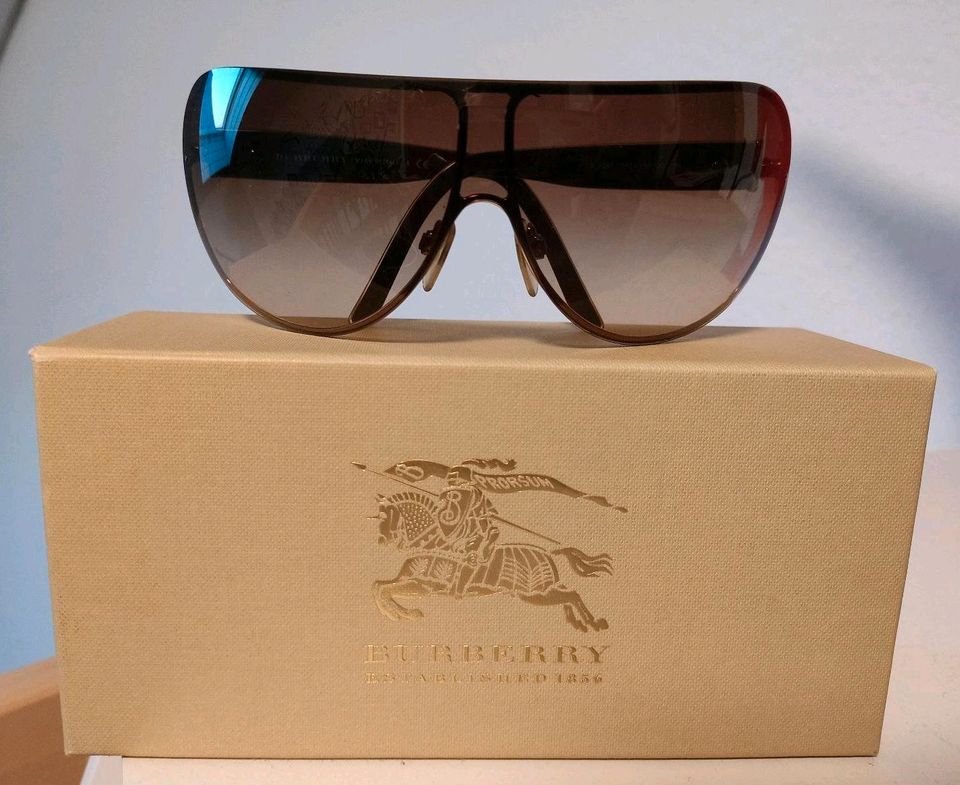 Burberry Sonnenbrille braun in Straubenhardt