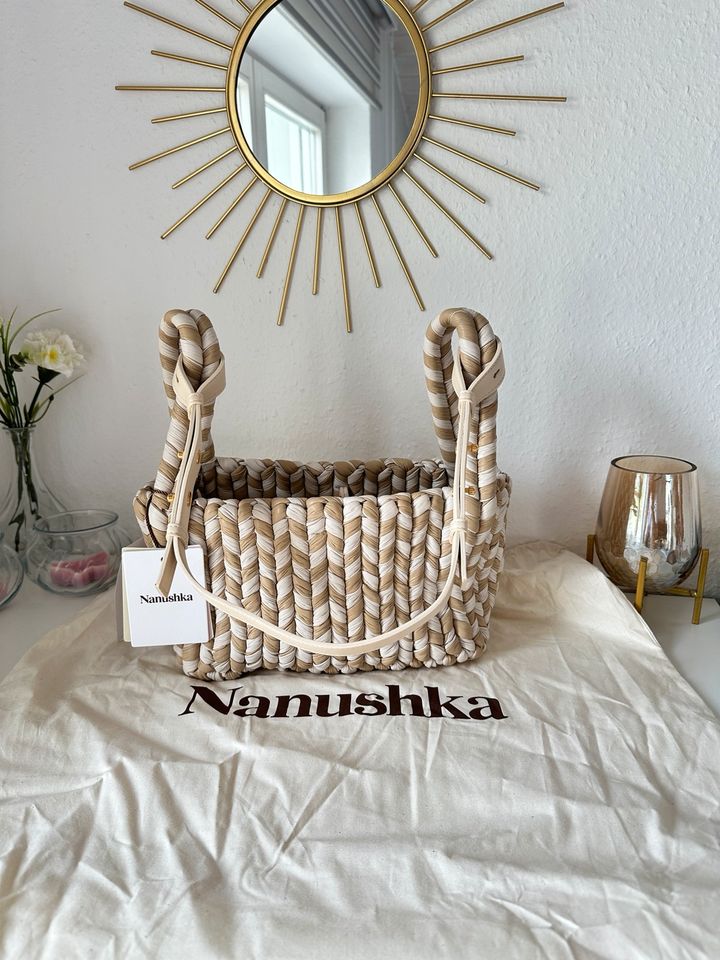 Nanushka Schultertasche aus geflochtenem Leder - Neu! in Albstadt