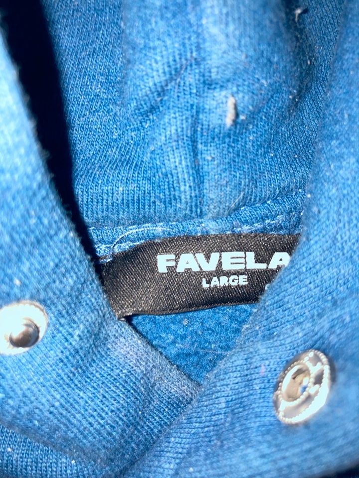 Favela Hoodie L in Hamburg