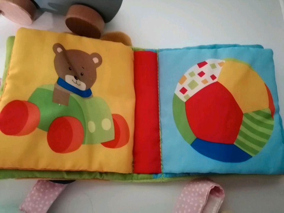 Baby Spielzeug und Kuscheltücher Set in Blieskastel
