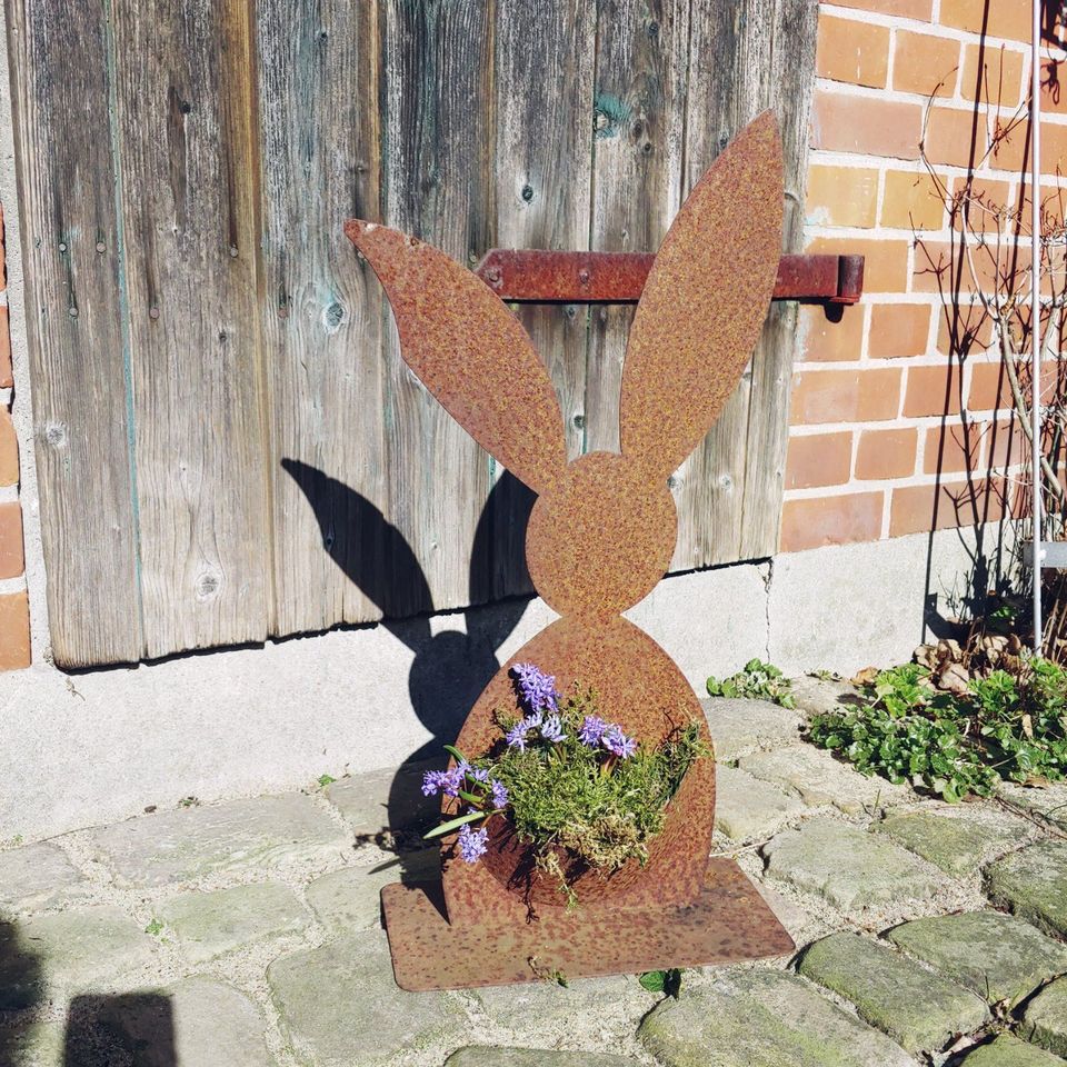 Garten outdoor DEKO Büste shabby Schild Vogel Hase Rost Stecker in Hermannsburg