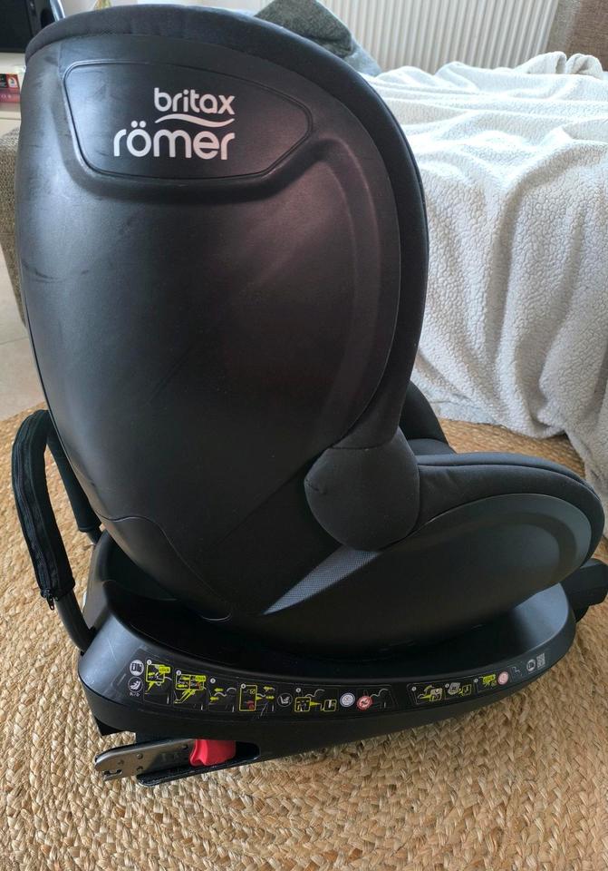 Kindersitz Britax Römer Dualfix2 R drehbar, inkl. Sommerbezug in Hannover