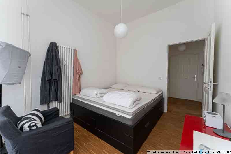 Ready-to-occupy: 2-room flat with balcony and car parking space in Berlin