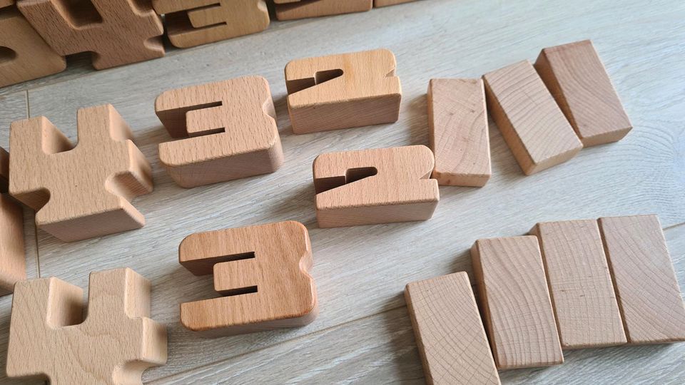 Zahlen aus Holz Bausteine Montessori Rechnen in Köln