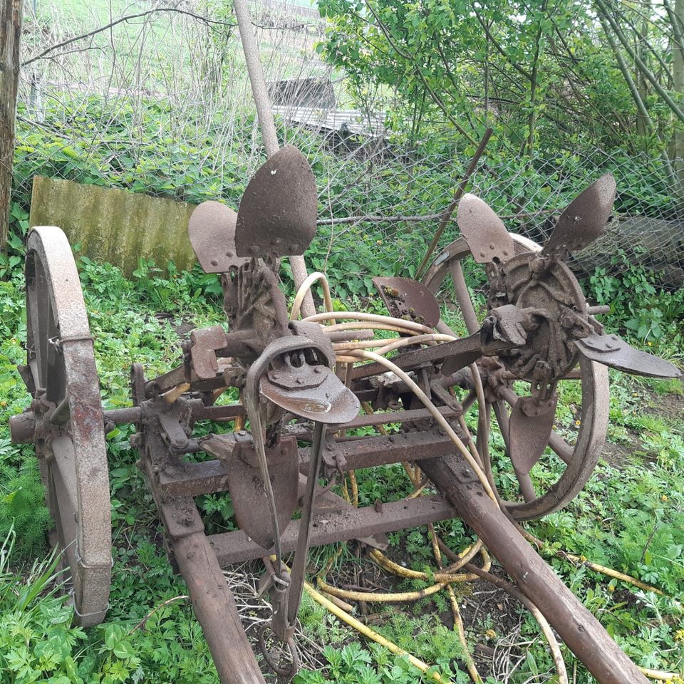 Historische Kartoffel-Loch-Maschine in Fünfseen