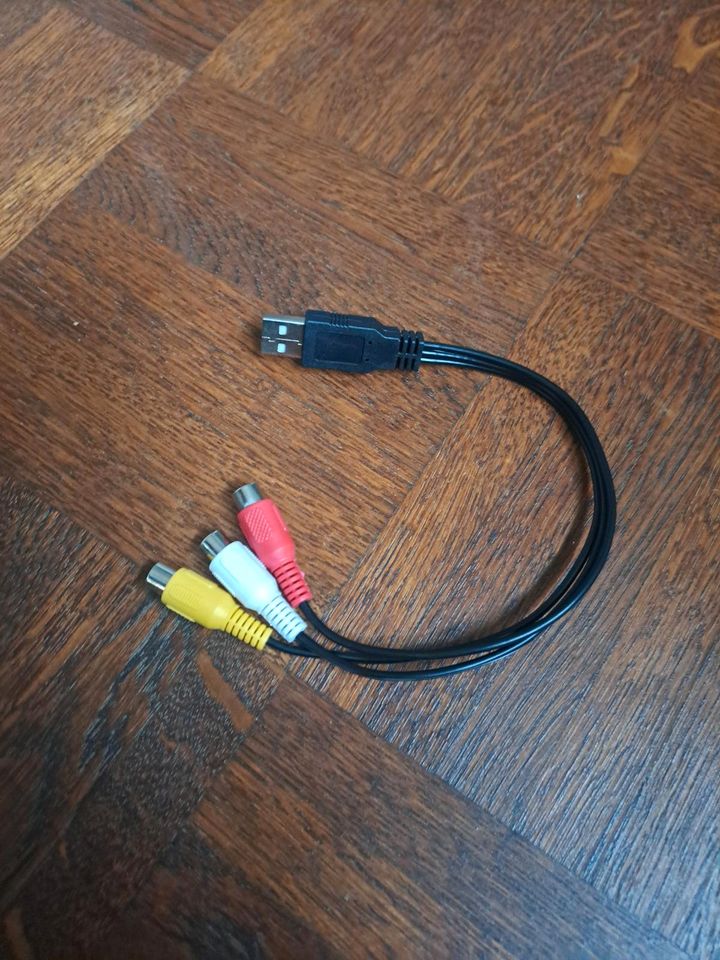 Kabel USB Stecker zu 3 Cinch Kabel Adapterkabel in Usingen