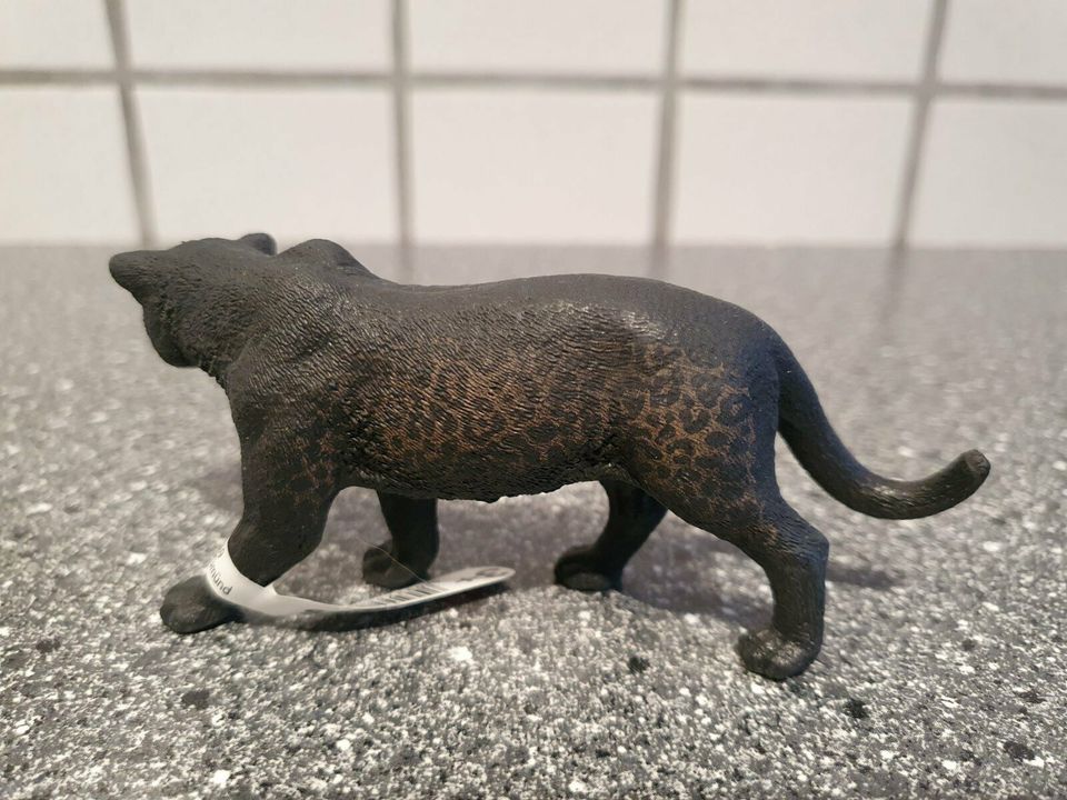 Schleich schwarzer Panther Neu & Unbespielt mit Etikett Fähnchen in Düsseldorf