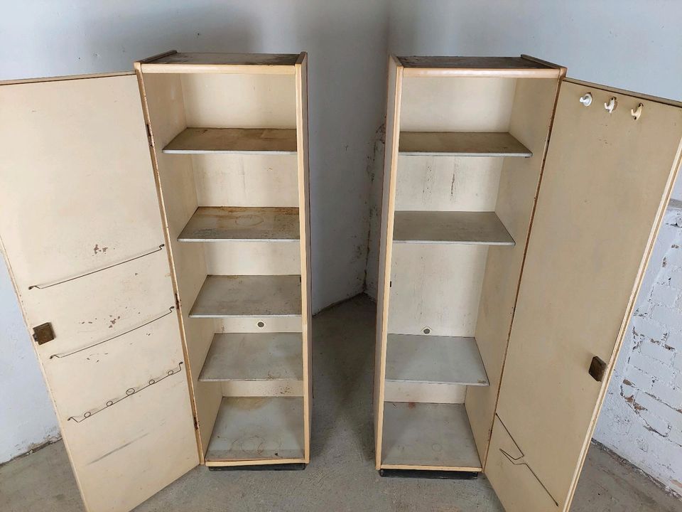 1v1 Vintage Küchenschrank schmaler Kleiderschrank Shabby Chic DDR in Leipzig