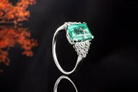 Smaragd Ring Emerald Cut Diamanten Brillanten seitlich Weißgold Nordrhein-Westfalen - Wegberg Vorschau