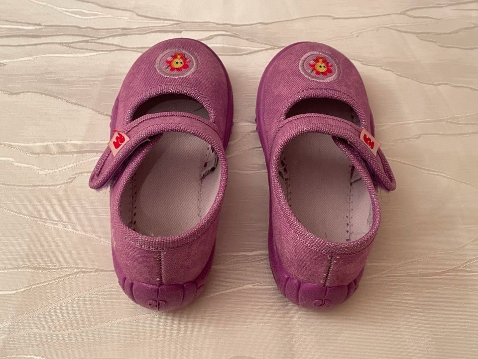 Baby-Schuhe Haus-Schuhe Lauflerner Sille Elefanten Tweety lila 20 in Berlin