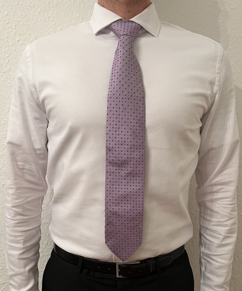 Krawatte von SOCI3TY - reine Seide - lavendel /blau gepunktet in Nürnberg (Mittelfr)
