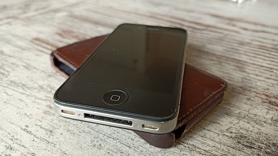 Apple IPhone 4 schwarz 8GB in Mössingen