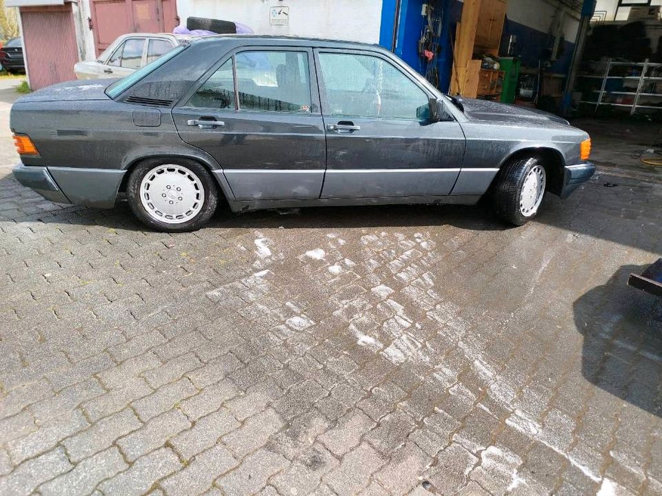 Mercedes-Benz190er 2,6 in Olpe
