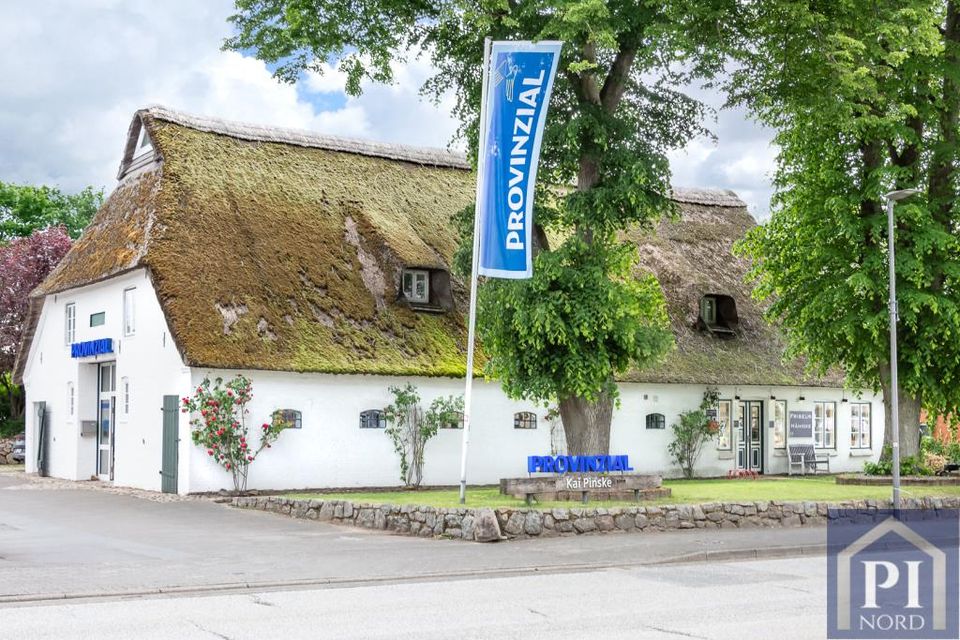 Nachhaltigkeit trifft auf Stil - Renoviertes Reetdachhaus mit vielen Nutzungsmöglichkeiten in Fockbek