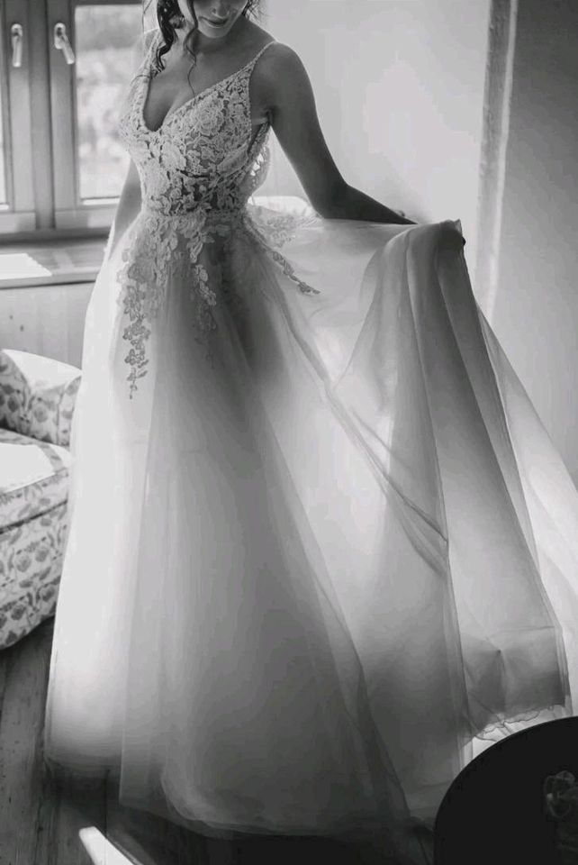 Wundervolles Brautkleid Hochzeitskleid Ladybird aus 2023 Schleppe in Leonberg