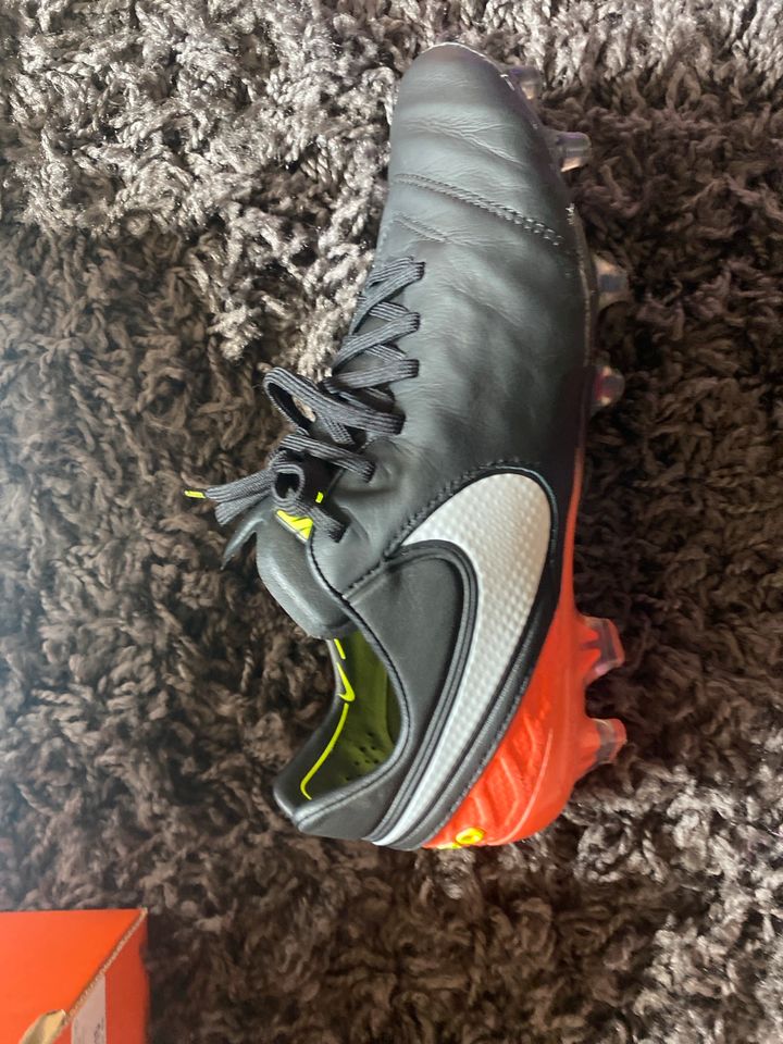 Nike Fußballschuhe, Größe 38,5 , Neupreis 200€ in Garmisch-Partenkirchen