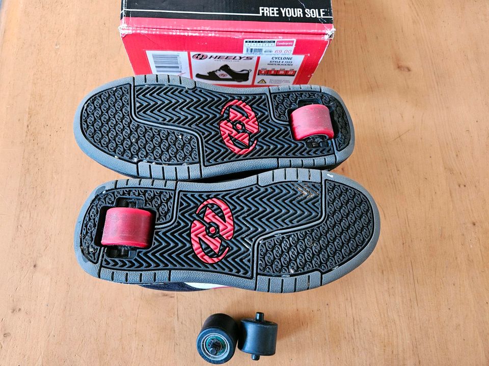 Heelys Schwarz Weiß Gr. 35 in Kronach