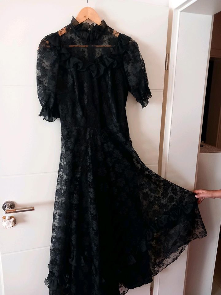 Schwarzes Kleid (Gothic) in Reinheim