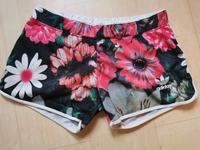 Bunte Adidas Shorts, kurze Hose Gr. 40 Gr.42 Hessen - Fronhausen Vorschau