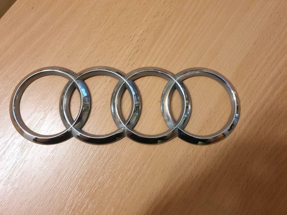 Original Audi Q7 Q5 A8 R8 hinten Heckklappe Ring Emblem Zeichen 4 in Frankfurt am Main