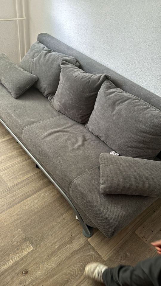 Couch zu verkaufen in Berlin