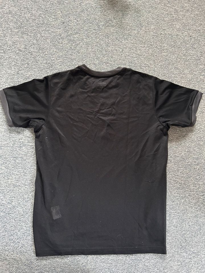 Adidas & Puma Shortshirt Kurz Jungen/Mädchen Schwarz Gr. 164 in Düsseldorf