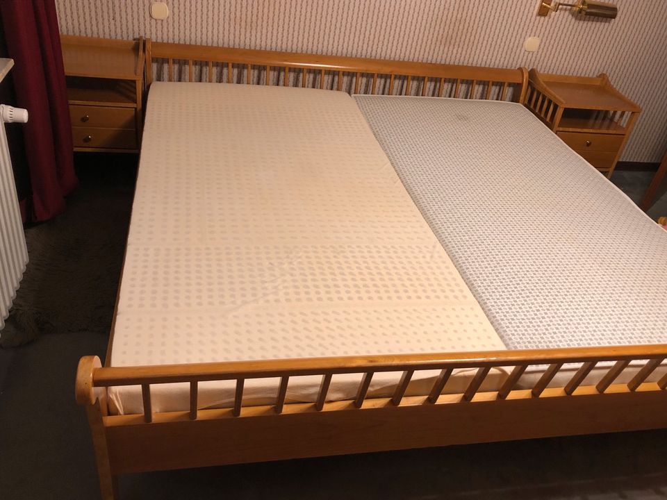 Schlafzimmer Möbel, Kirsche, Bett 2x2m, Schrank, 2 Nachttische in Hildesheim