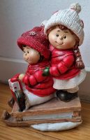 süße Winter- / Weihnachts-Figur mit 2 Kindern und Schlitten Hessen - Butzbach Vorschau