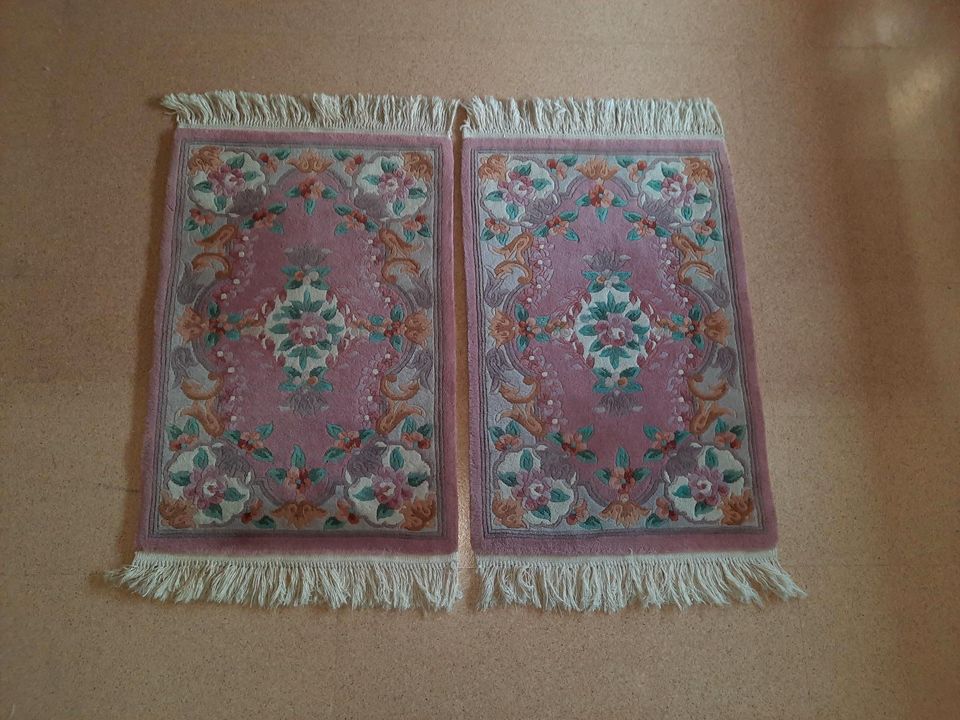 Teppiche 91 x 61 cm Muster mit Rosen, je 10 Euro in Geretsried