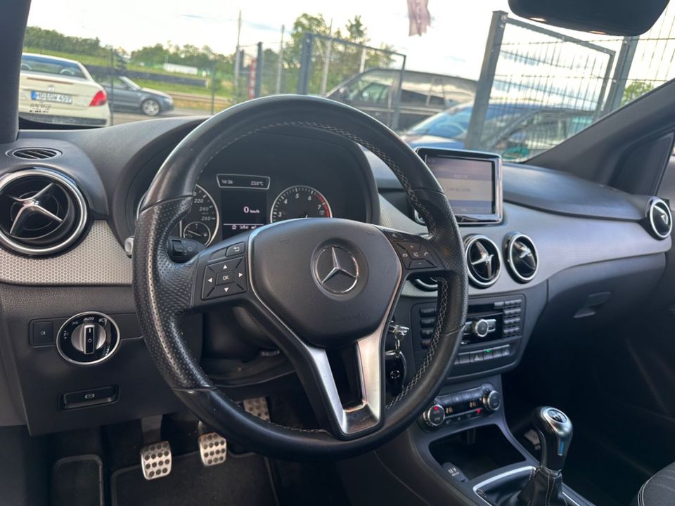 Mercedes-Benz B 180 Sport-Paket/NAVI /XENON/Mercedes Garantie in Edingen-Neckarhausen