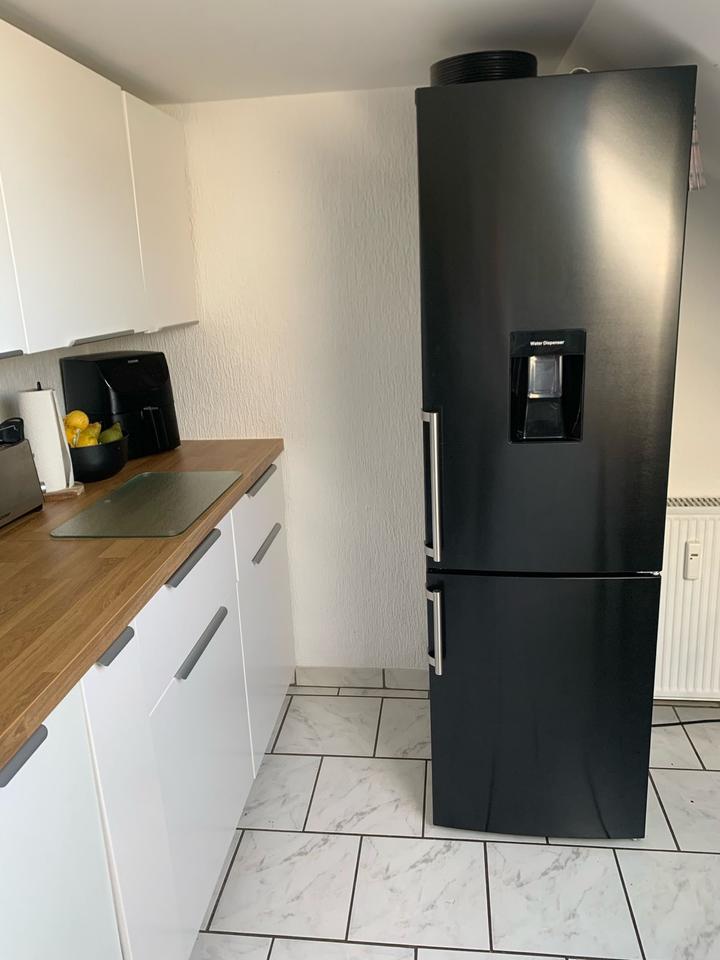 Schöne moderne gut geschnittene Dachgeschoss Wohnung mit EBK in Marl