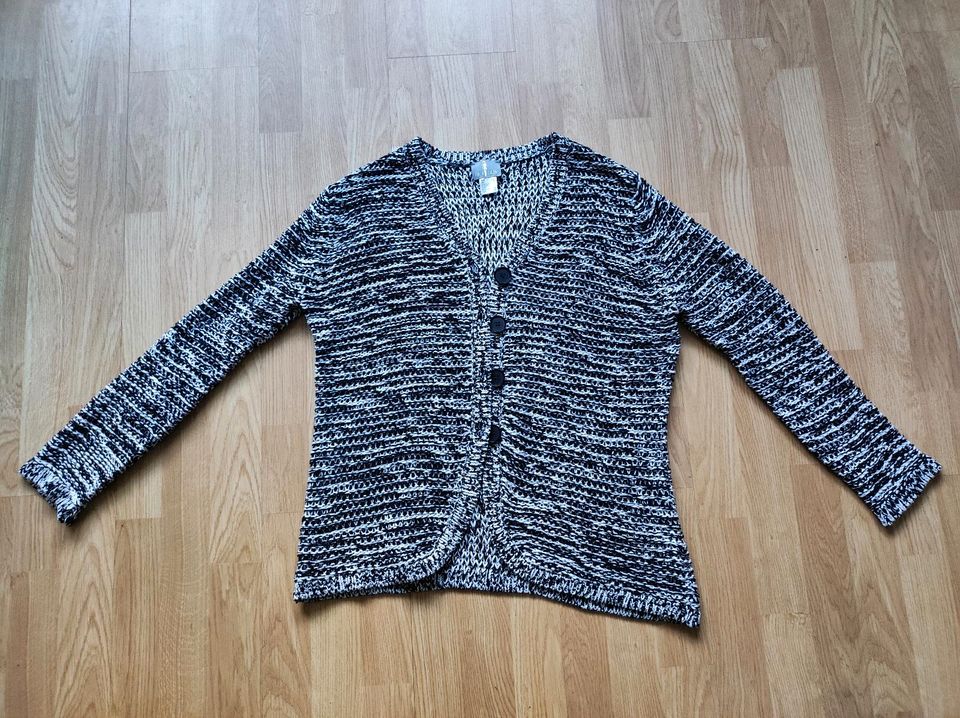 Schwarz weiße Damen Strickjacke Gr. 46 neuwertig in Niedersachsen -  Hildesheim | eBay Kleinanzeigen ist jetzt Kleinanzeigen