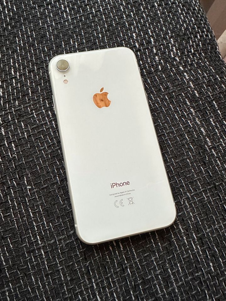 Iphone XR White 64GB in Westerrade