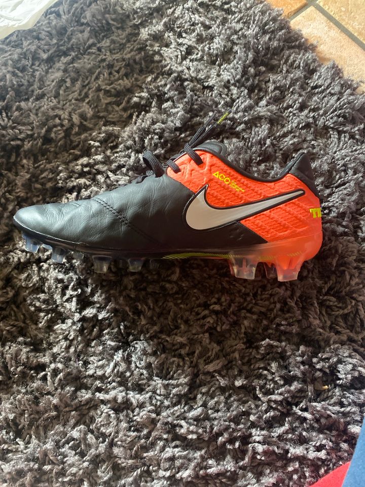 Nike Fußballschuhe, Größe 38,5 , Neupreis 200€ in Garmisch-Partenkirchen