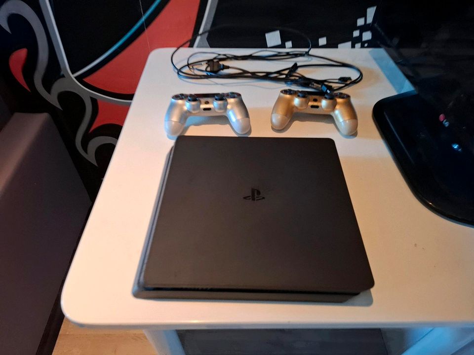 Ps4 Konsole mit 2 controller in Barsinghausen