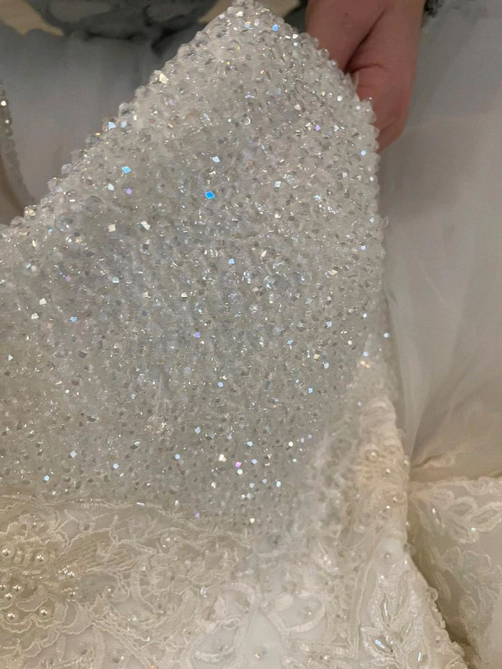 Brautkleid/Prinzessinmode mit tüll und perlen/ hochzeitskeid in Bordesholm