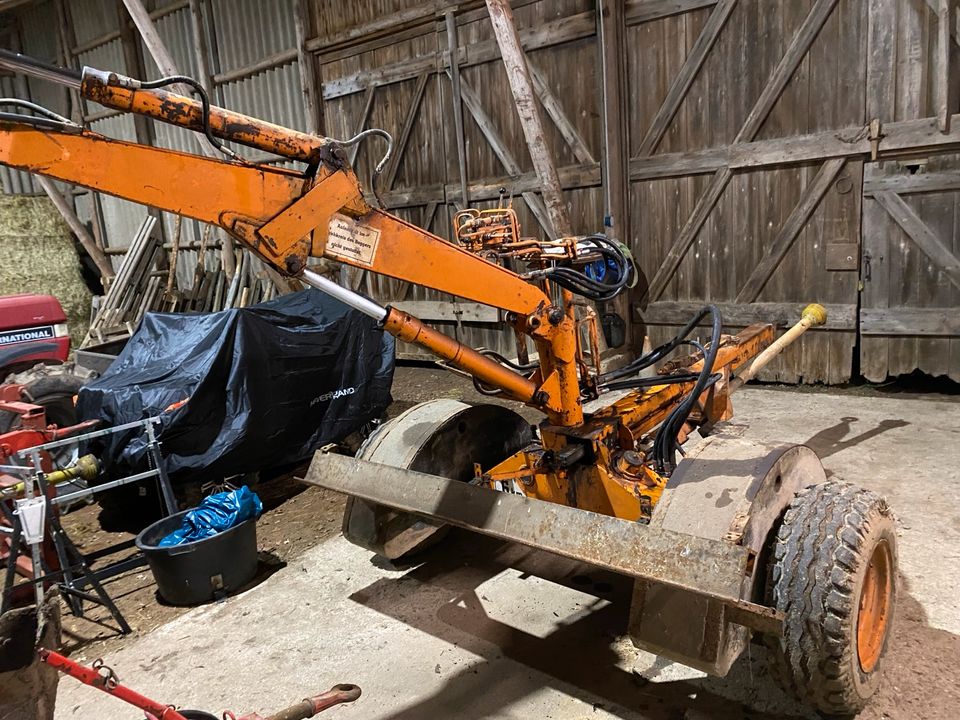 Bagger auf Lafette in Rohlstorf 