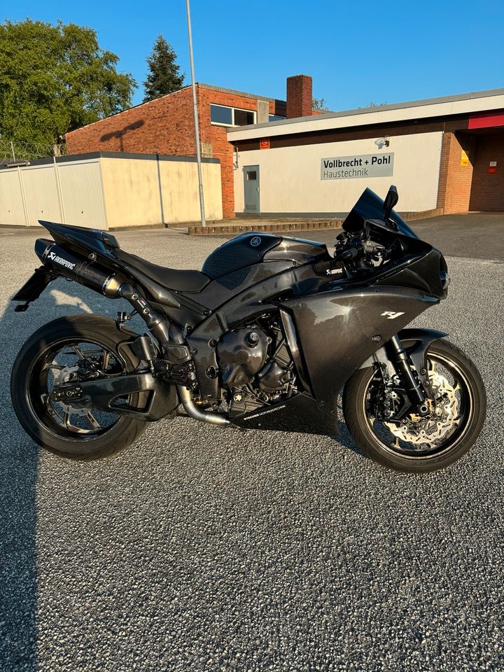 Yamaha R1 RN22 Carbon/Akra/PVM uvm. in Nordhastedt