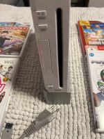 Nintendo Wii RVL001 mit 4 Spielen Baden-Württemberg - Sindelfingen Vorschau