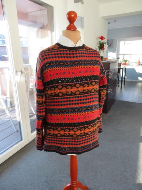 Pullover Rundhalsausschnitt 1/1-Arm schöne strahlende Farben Gr.M in Kiel