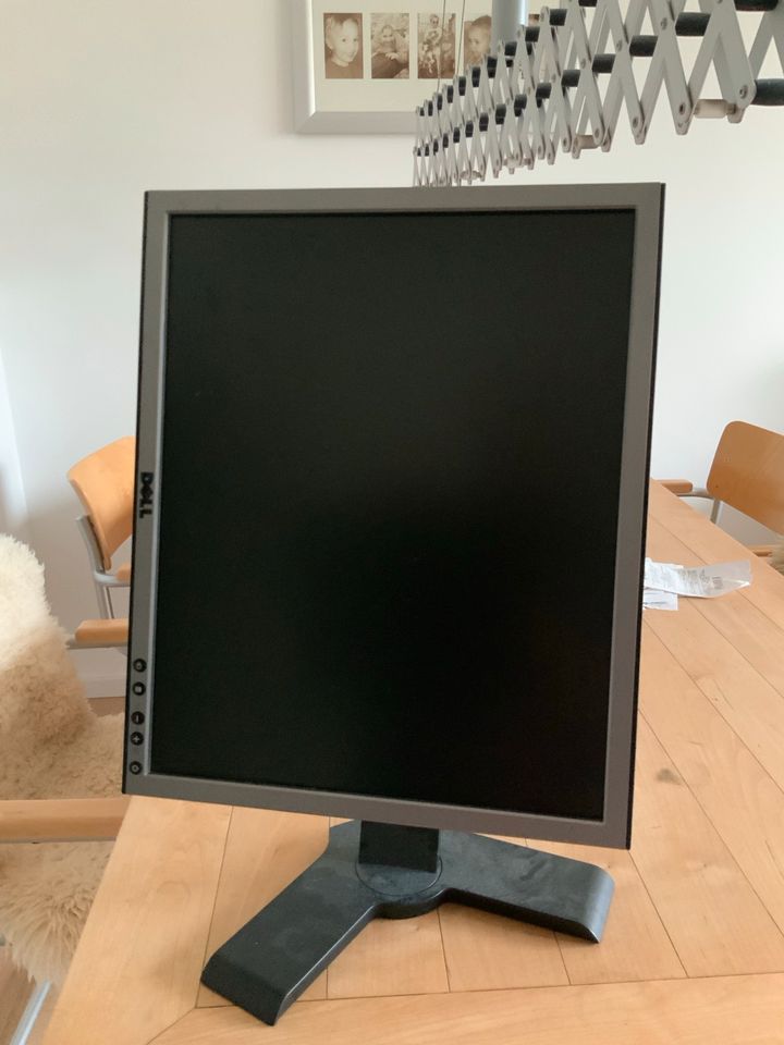 Dell P190St LCD Bildschirm Monitor Höhenverstellbar in Düsseldorf