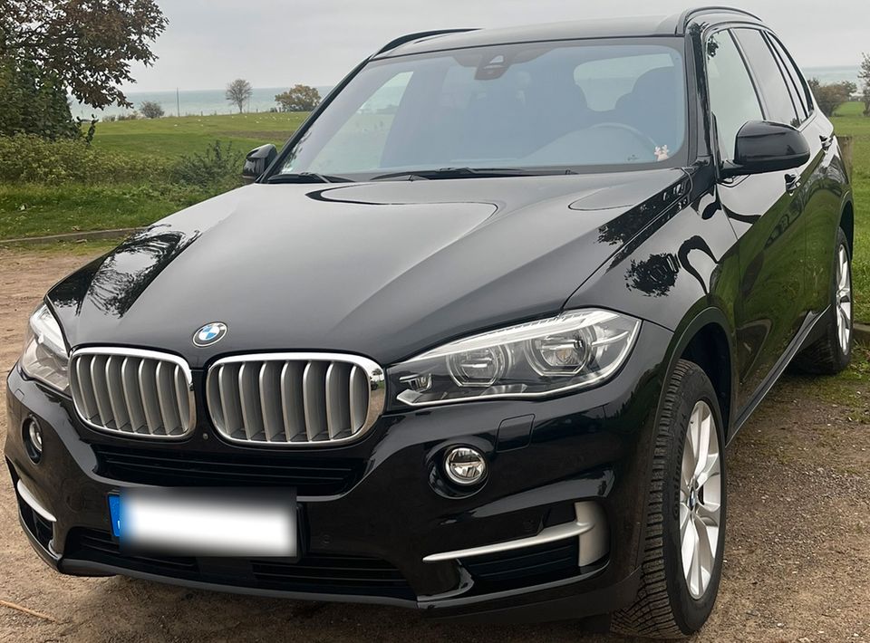 BMW X5 xDrive50i Shadow Line in Hamburg