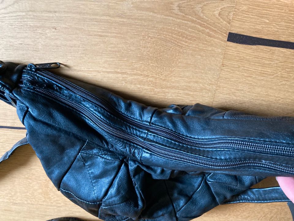 Handtasche schwarz echt Leder in Neuhäusel