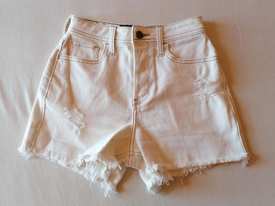 Kurze Hose Shorts Damen Damenshorts Jeanshose Größe 23 Hollister in Bayreuth