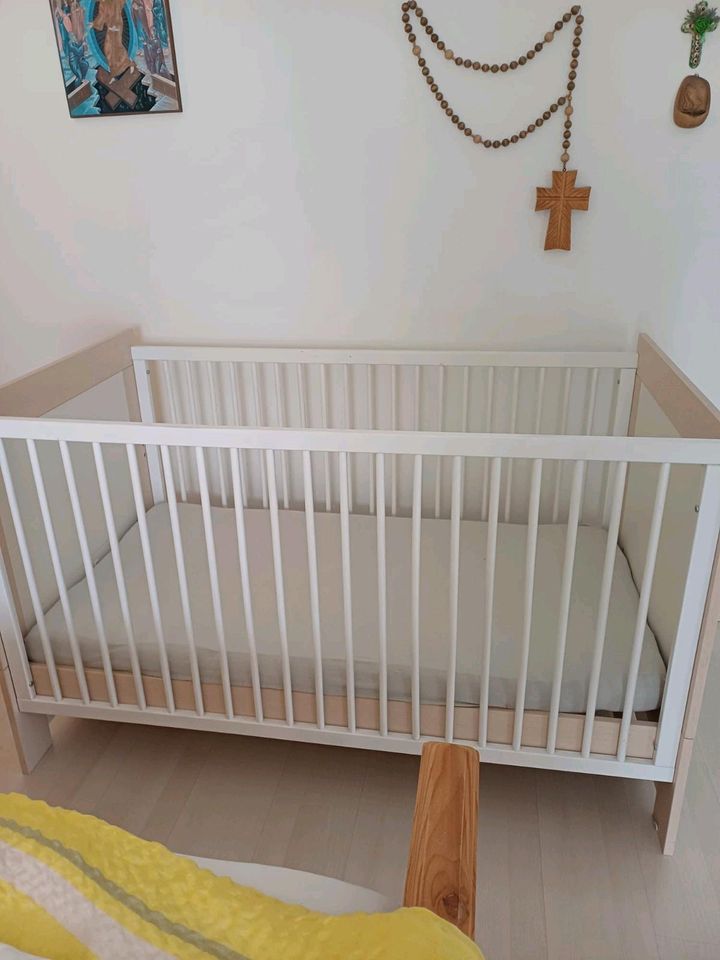 Super schönes 3 in 1 Gitterbett Babybett Kinderbett in Regenstauf