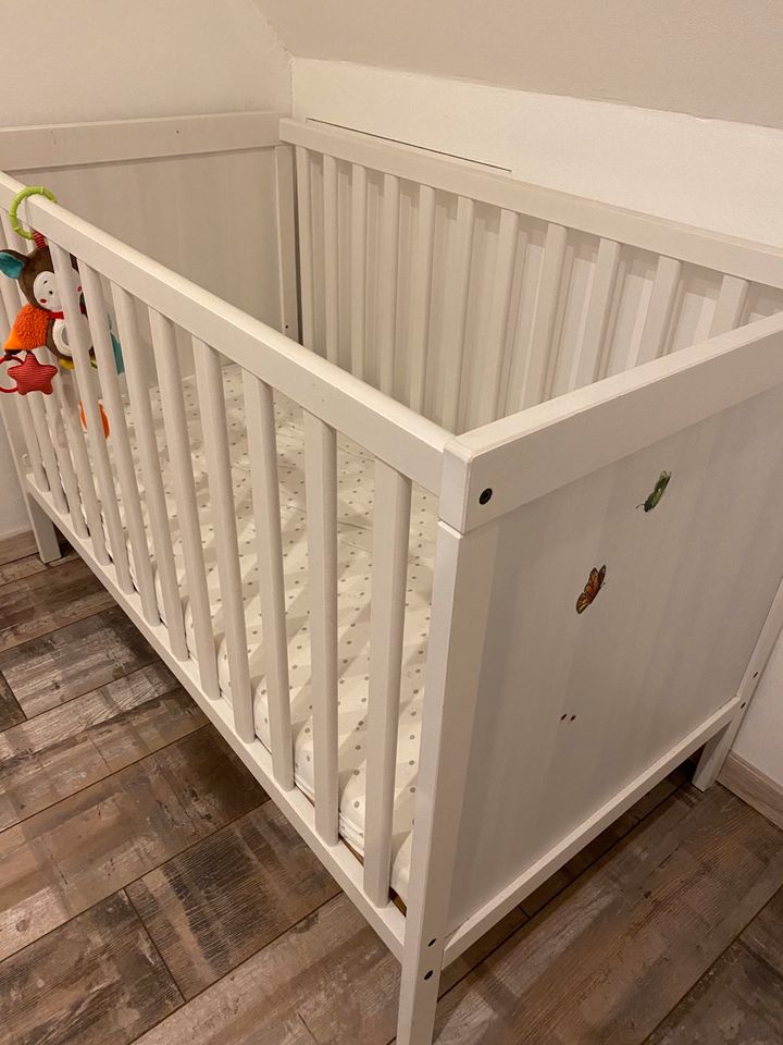 Babybett Kinderbett Gitterbett gebraucht + neuwertige Matratze in Briesen (Mark)