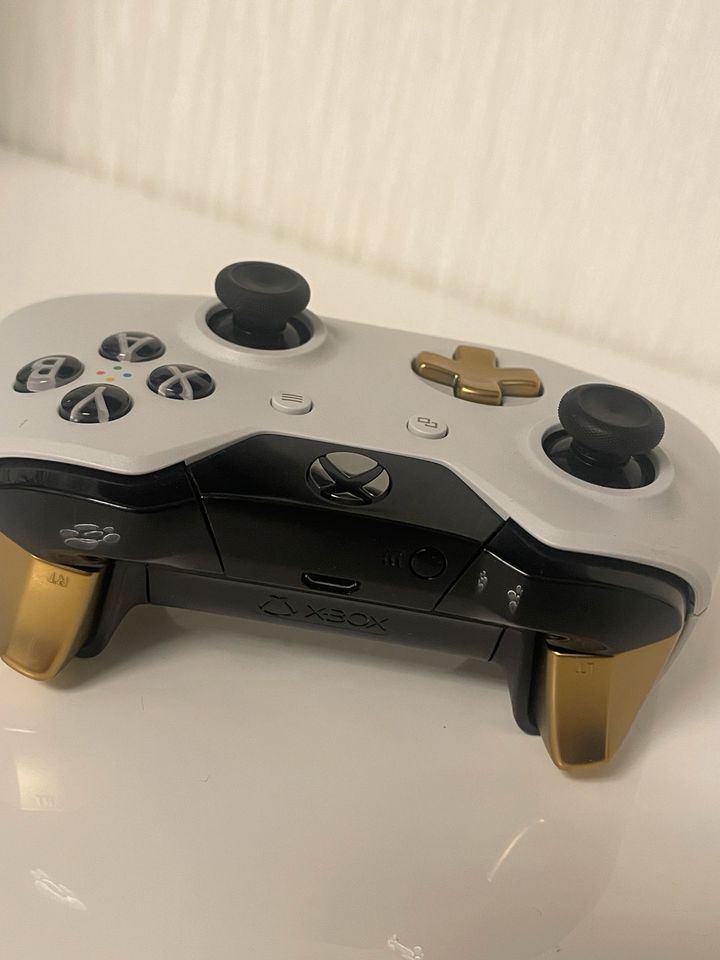 Xbox One Controller Lunar White Edition in Berlin