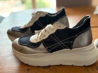 Sneakers neuwertig Baden-Württemberg - Merzhausen Vorschau