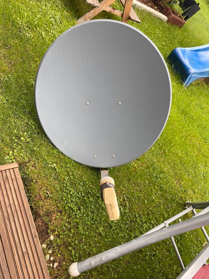 Satellitenschüssel  mit halterung zu verkaufen in Herbertingen